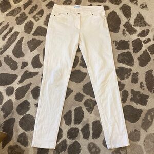J Mclaughlin White skinny jeans size 4 perfect and pristine condition.